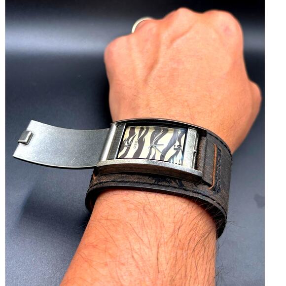 Vintage GUESS G55342L Armored Tiger Leather Cuff Flip Cover Y2K Watch main image 5